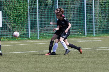 Bild 29 - B-Juniorinnen Pokalfinale SV Henstedt Ulzburg - SG Holstein Sued : 2:0